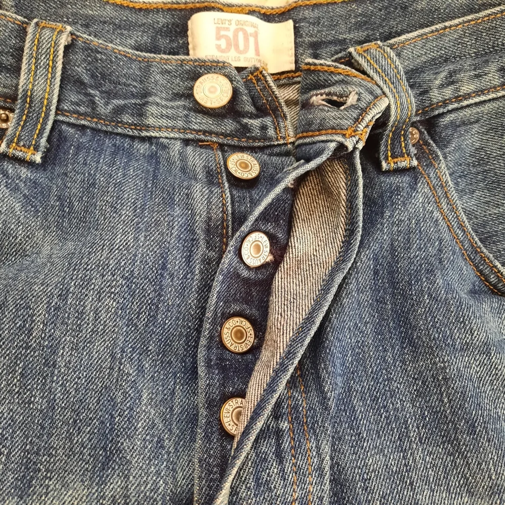 Levi's Original 501 Straight Leg Button Fly W34 x L32 Patch